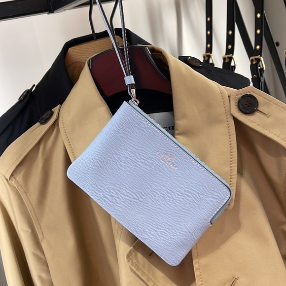 Coach Corner Zip Wristlet
Silver/POWDER BLUE - Picture 1 of 16